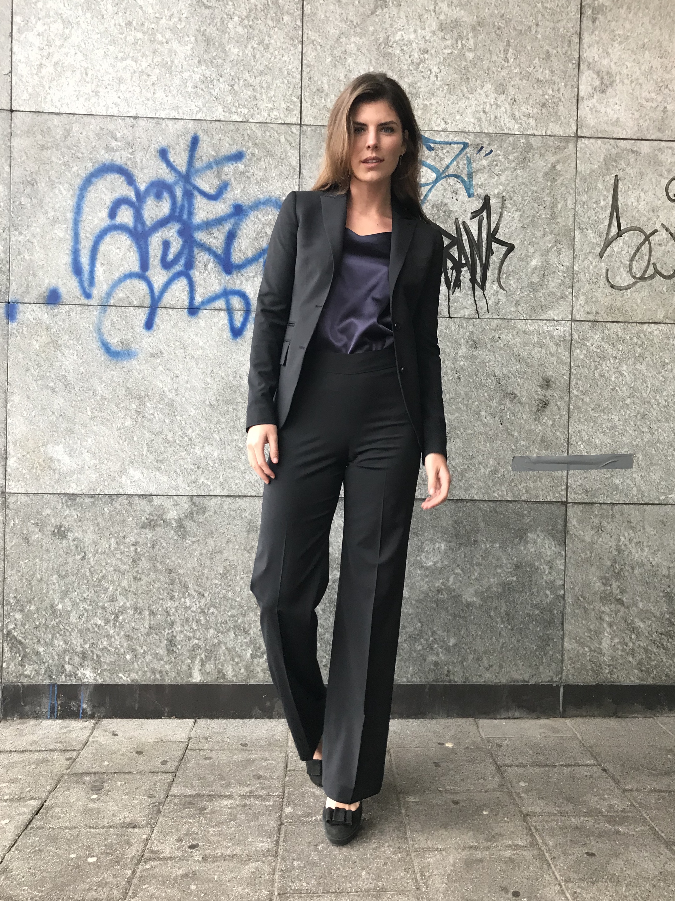 Damespak zwart flared | NAN Stijlvolle zakelijke dameskleding