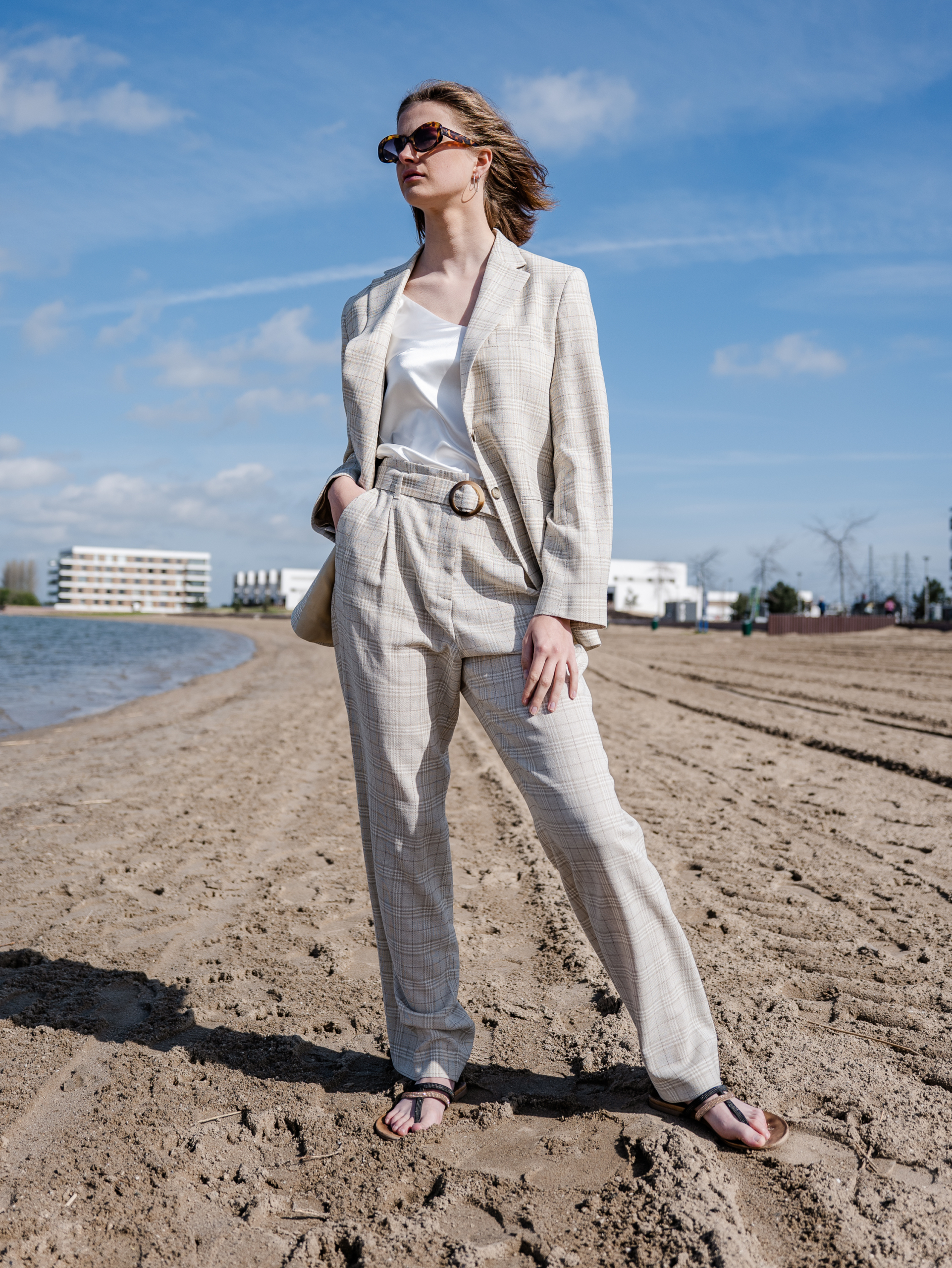 Centrum Continent mager Oversized ruit zand damespak – NAN – Stijlvolle zakelijke kleding voor  vrouwen met ambitie