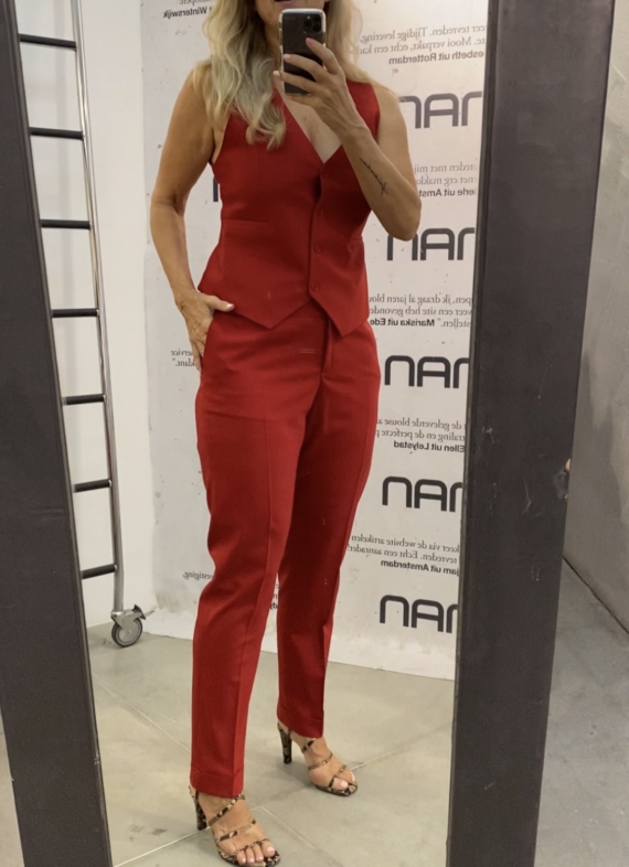 rood damespak nan
